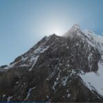 Сияние над вершиной К2 Чогори, кадр из документального фильма Ген высоты 2